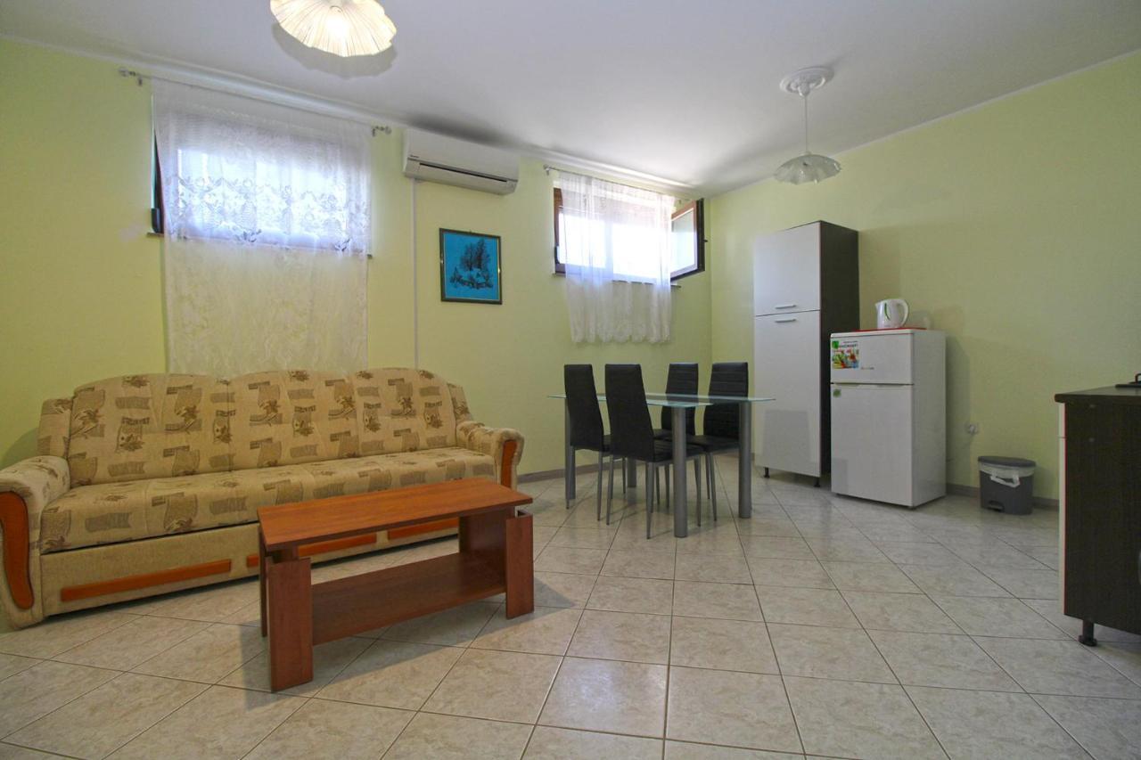 Apartments Veroslava 2159 プーラ エクステリア 写真