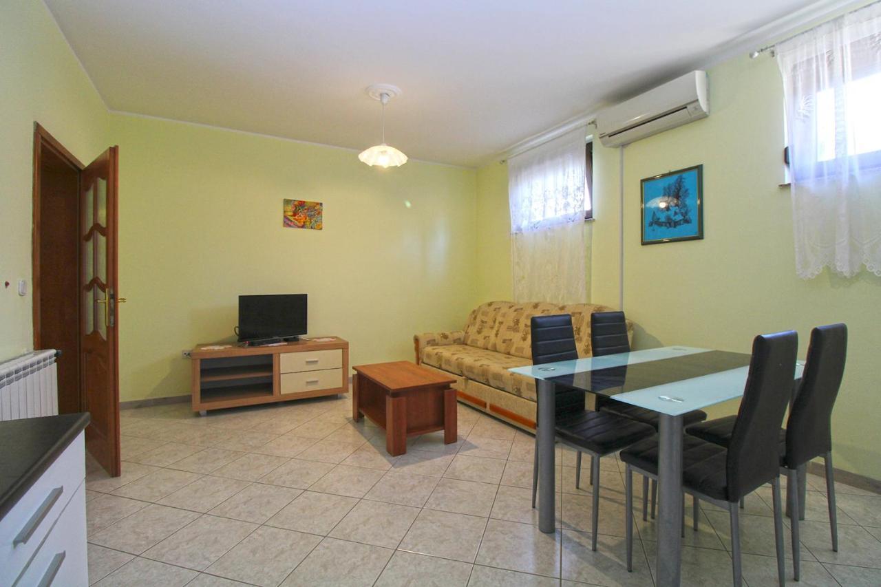 Apartments Veroslava 2159 プーラ エクステリア 写真